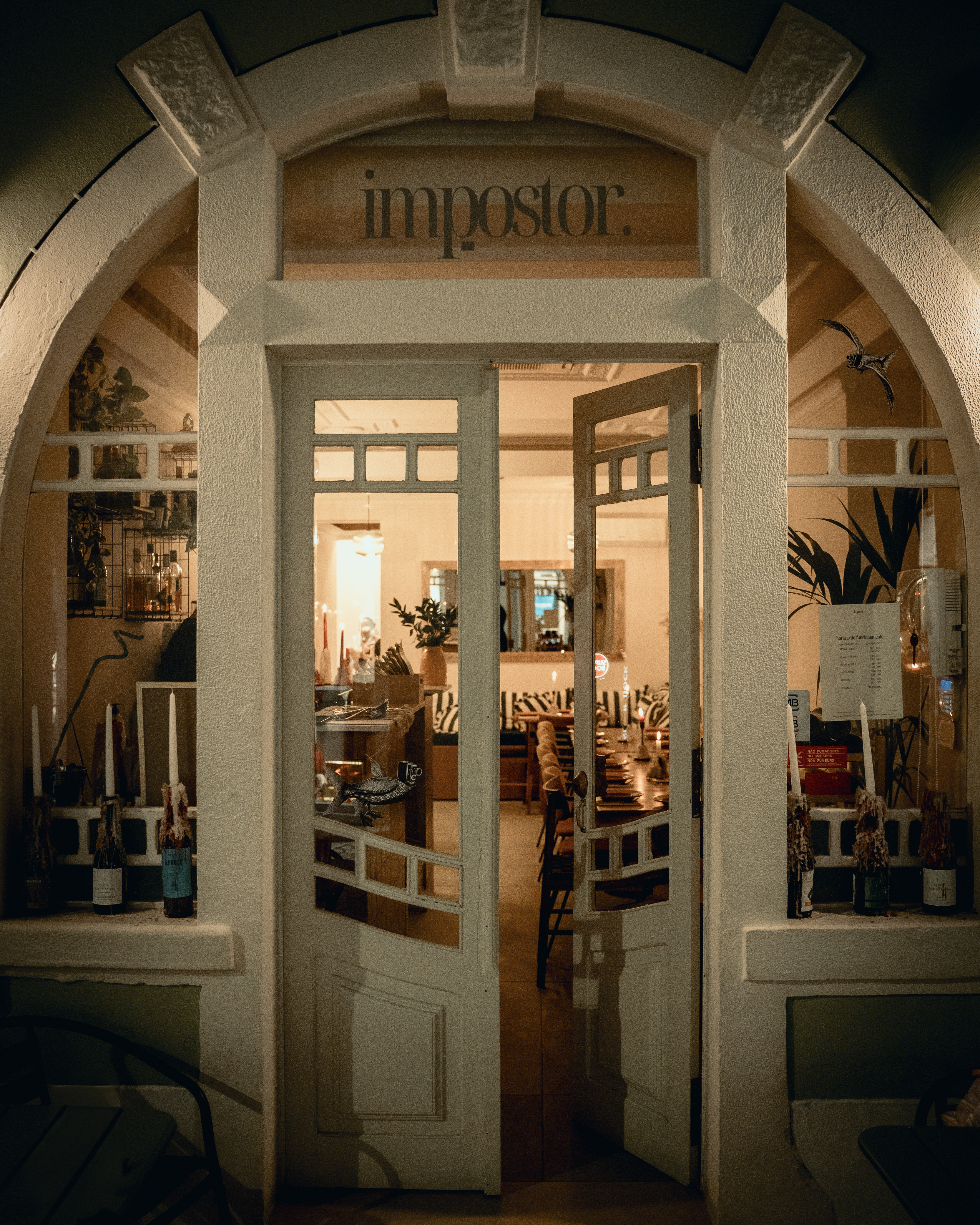 Entrada do restaurante O Impostor na Lourinhã